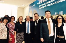 Equipe do Ceped/PR e vice-reitor da Unespar com o presidente da Sanepar Mounir Chaowiche