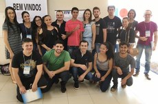 Grupo de professores e estudantes do colegiado de Matemática do campus de Campo Mourão
