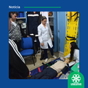 Alunas de Enfermagem explicam técnicas a visitantes da Mostra
