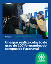 Maria Antonia Costa, diretora do campus de Paranavaí, outorga grau à representante dos formandos